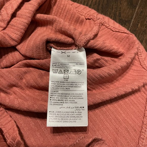 Old Navy Dusty Rose Ribbed Drapey Tank - Picture 3 of 4